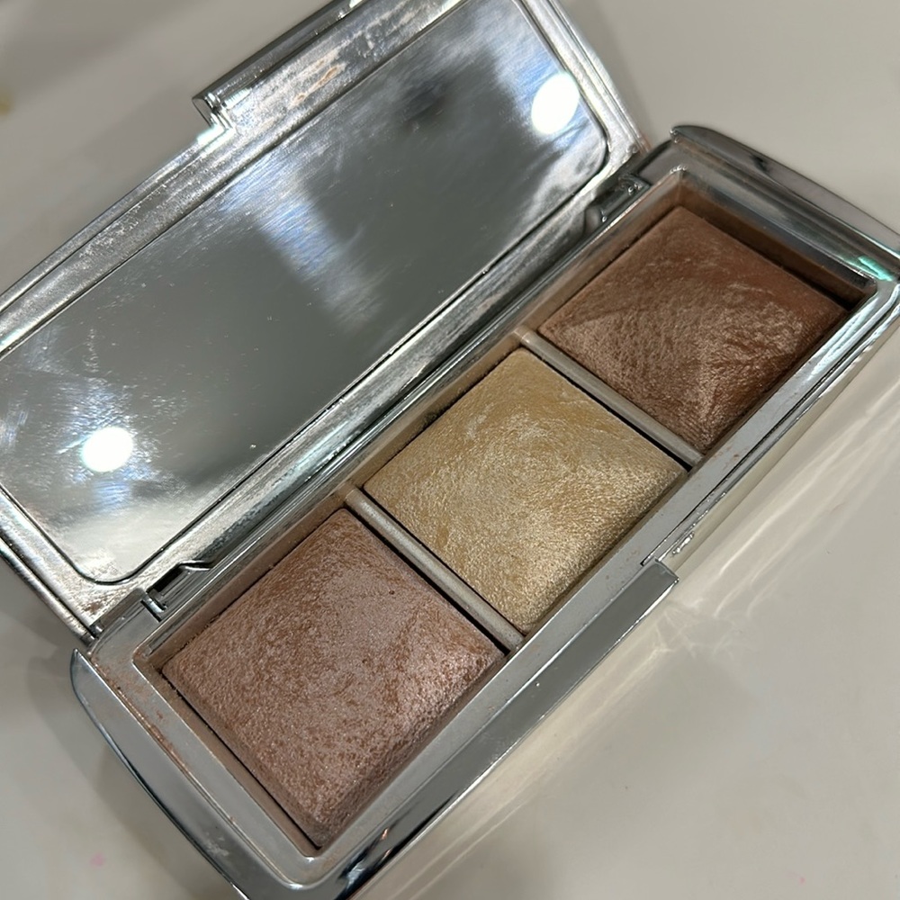 Hourglass Ambient Metallic Strobe Lighting Palette